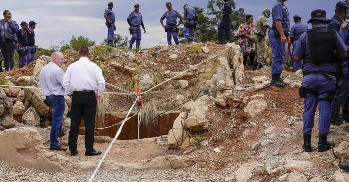 South African government seeks experts' help to bring illegal miners to the surface