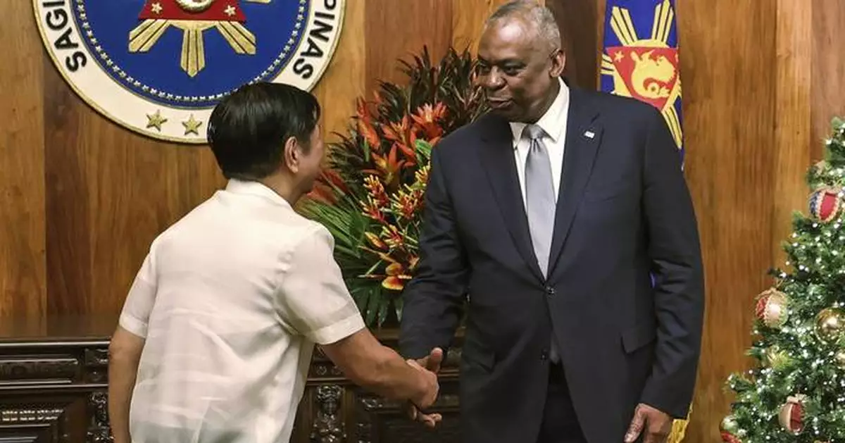 US and Philippines sign a pact to secure shared military intelligence and weapons technology