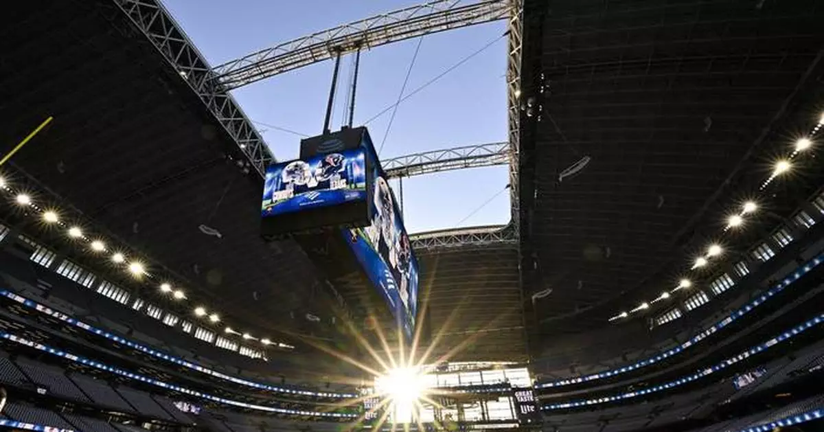 Debris falls from roof at home of Cowboys before game against Texans; no injuries reported