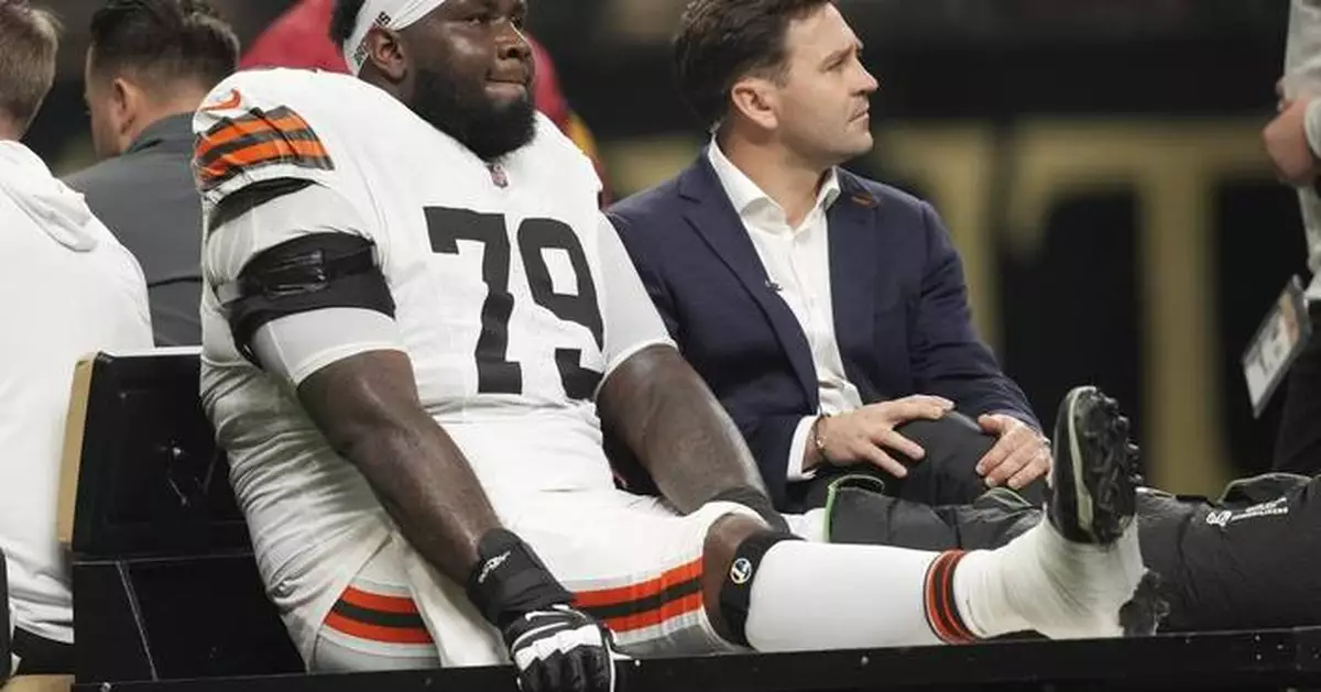 Browns LT Dawand Jones carted off with an ankle injury that will require season-ending surgery