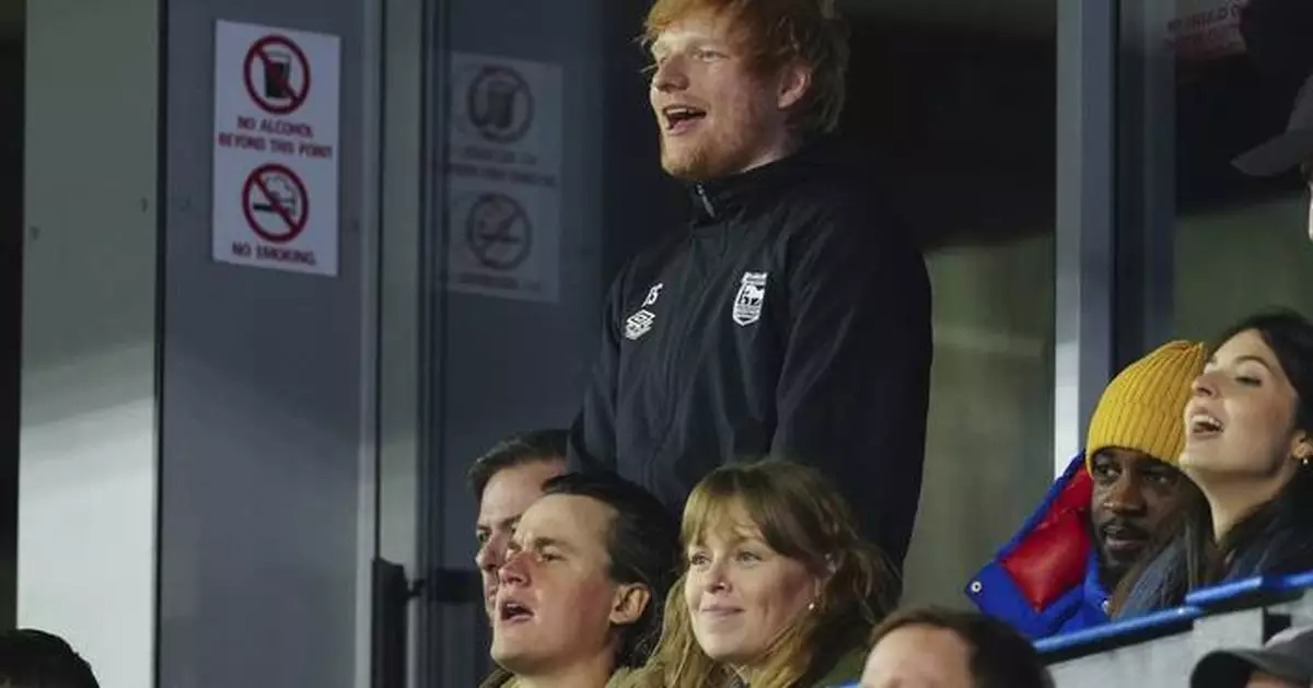 Pop star Ed Sheeran apologizes to Man United boss Ruben Amorim for crashing interview