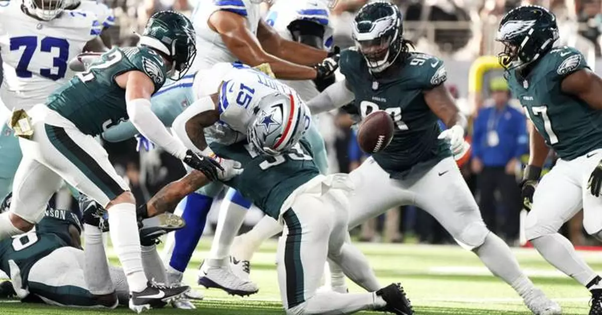 Ezekiel Elliott returns for Cowboys after disciplinary absence and has costly fumble against Eagles