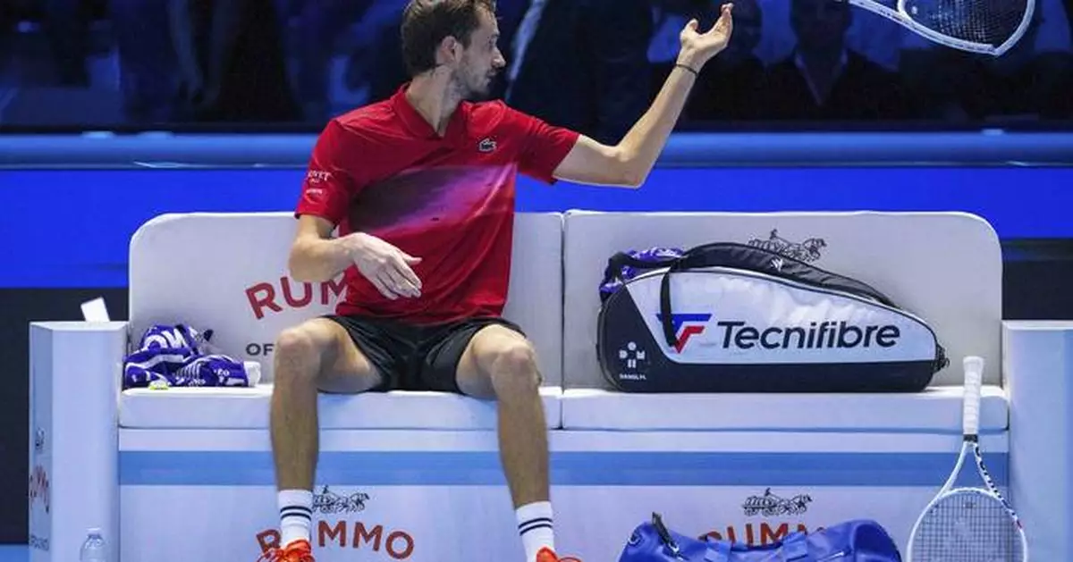 Fritz frustrates Medvedev and the Russian loses his temper at the ATP Finals. Sinner beats De Minaur