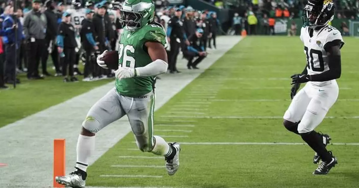 Saquon Barkley shines with backward leap, 2 touchdowns in Eagles' 28-23 win over Jaguars