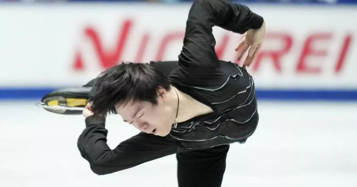 Kagiyama and Sakamoto lead Japanese sweep of men’s and women's short programs at NHK Trophy