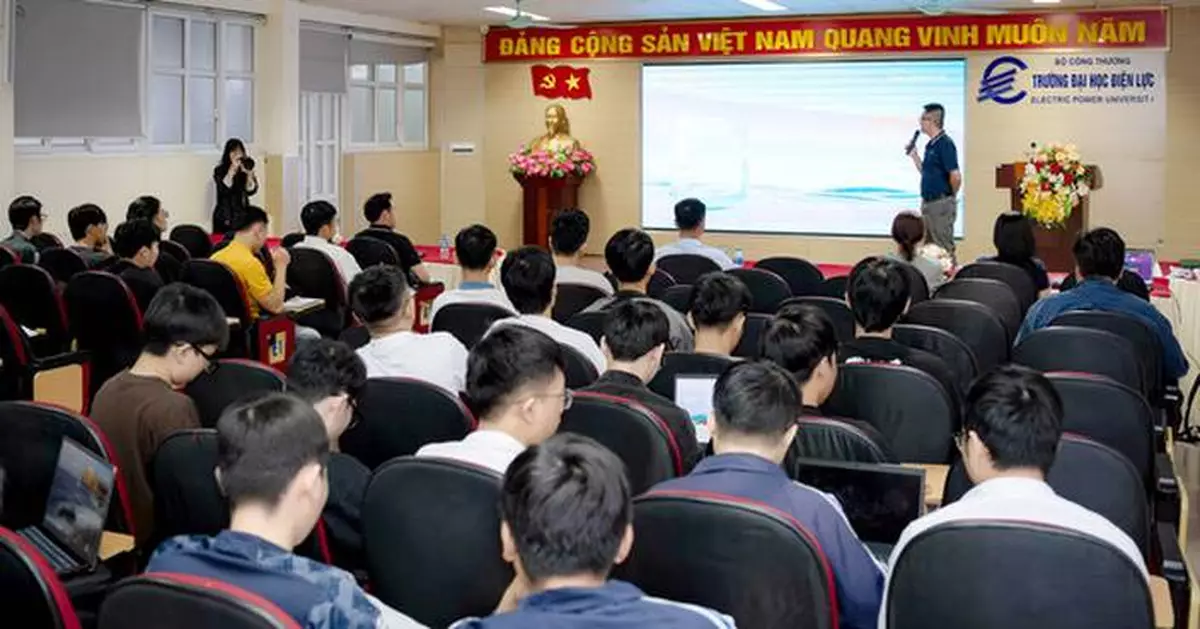 Sungrow Strengthens Partnership with Electric Power University in Hanoi through Educational Program and Solar PV Donation Initiative