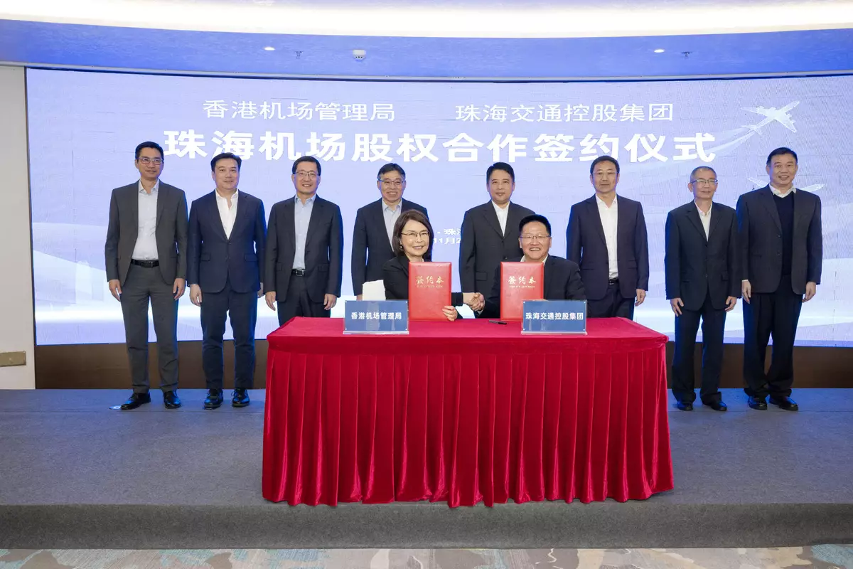 STL witnesses signing ceremony of Airport Authority Hong Kong's equity acquisition of Zhuhai Airport  Source: HKSAR Government Press Releases