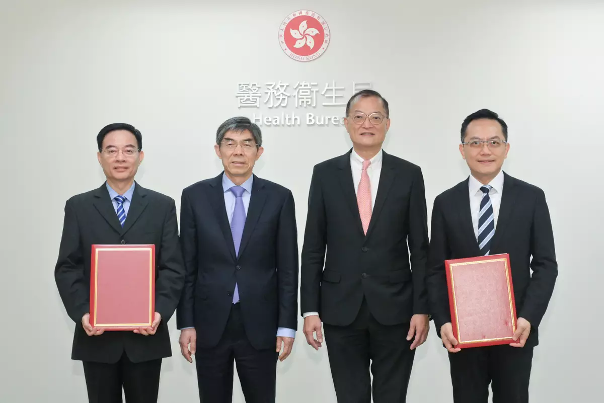 Secretary for Health and Vice Minister of GACC witness signing of MOU between Hong Kong and Shenzhen on entry-exit health inspection and quarantine  Source: HKSAR Government Press Releases