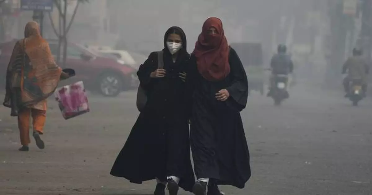 Record-high pollution sickens thousands in Pakistan's cultural capital of Lahore