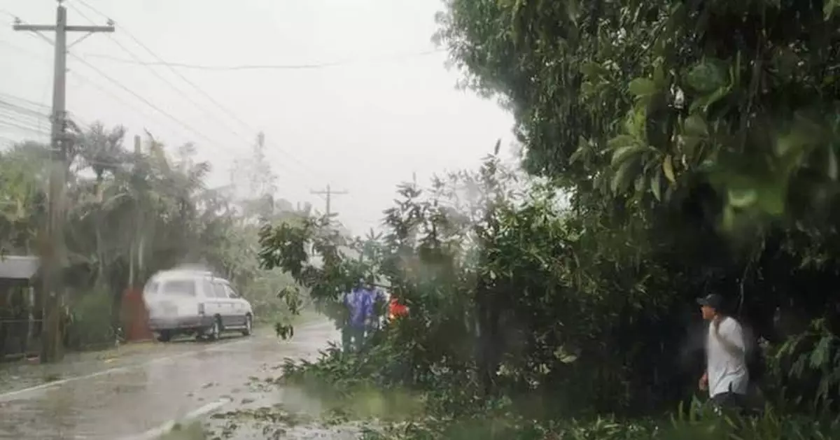 Typhoon Yinxing slams into a northern Philippine region still recovering from back-to-back storms