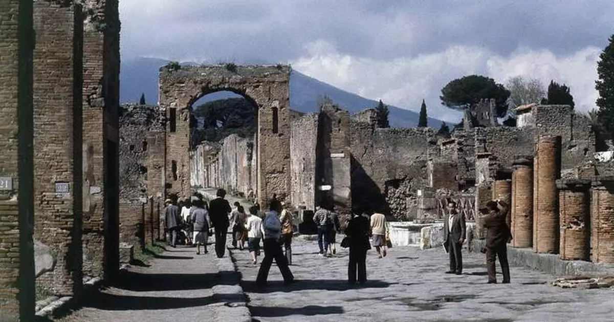 Pompeii archaeological park sets daily visitors' limit to combat over-tourism