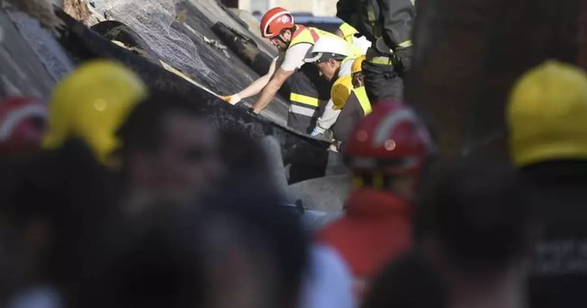 Roof collapse at Serbian railway station kills at least 11