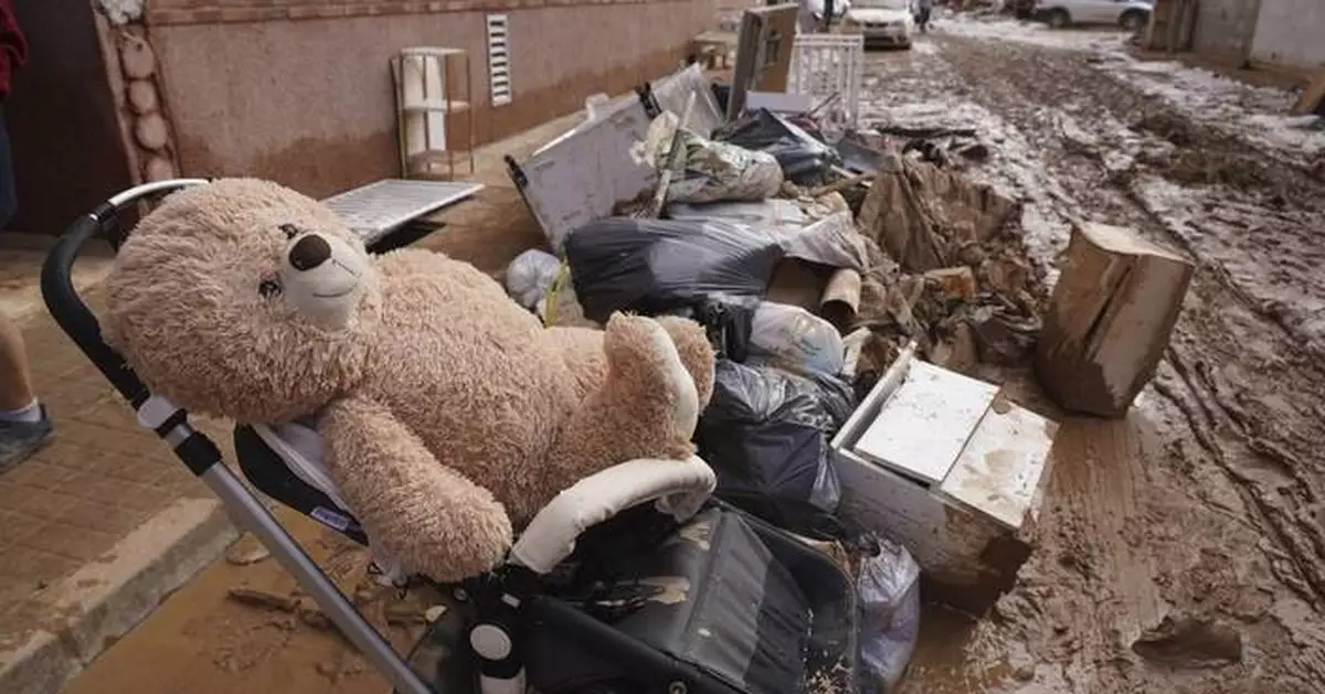 Spain's government to send 10,000 soldiers and police to Valencia after deadly floods