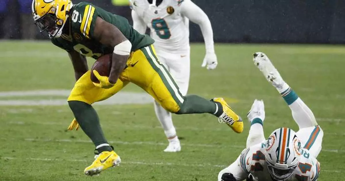 Love connects with Reed on 2 TDs as Packers use fast start to beat Dolphins 30-17