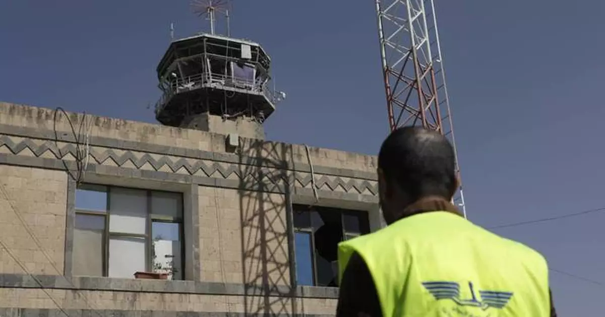 Middle East latest: Israeli soldiers burn a hospital in Gaza