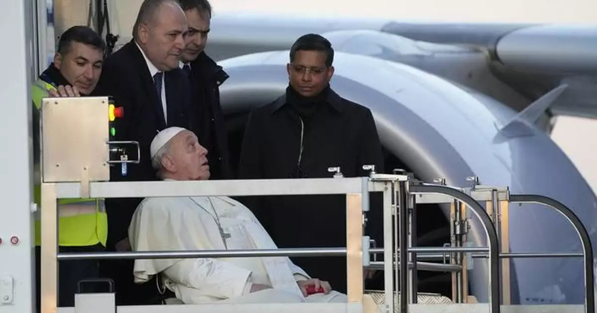 Pope Francis arrives on 1st papal visit to Corsica, with focus on regional crisis, popular piety