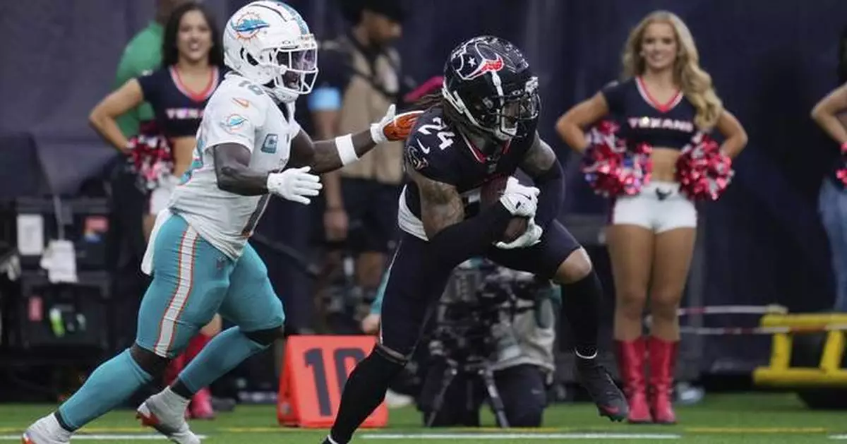 Collins has 2 TD catches, Texans force 4 turnovers in 20-12 win over Dolphins