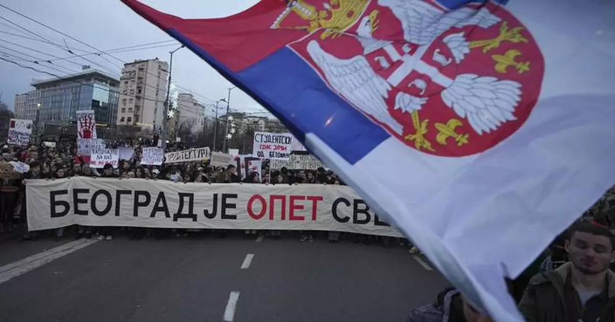 Thousands stream into Belgrade square to protest against populist Serbian leadership