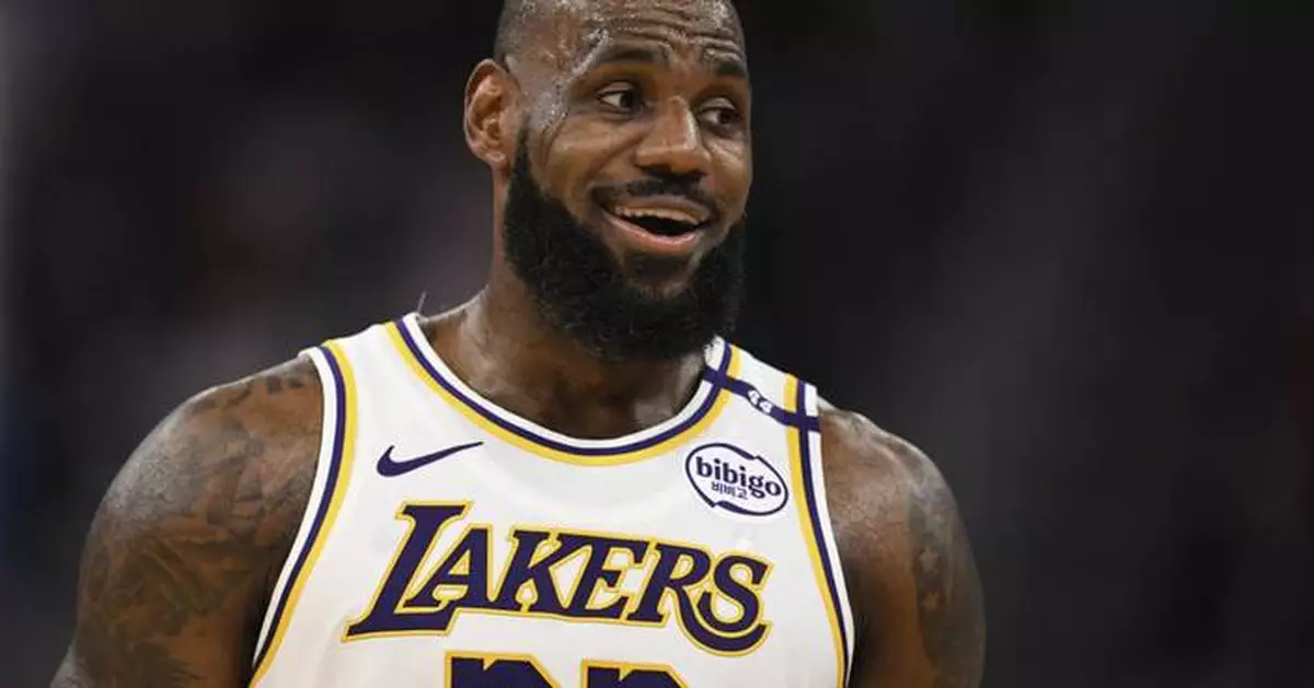 LeBron James scores 31 in record 19th Christmas Day game as Lakers hold off Curry, Warriors 115-113