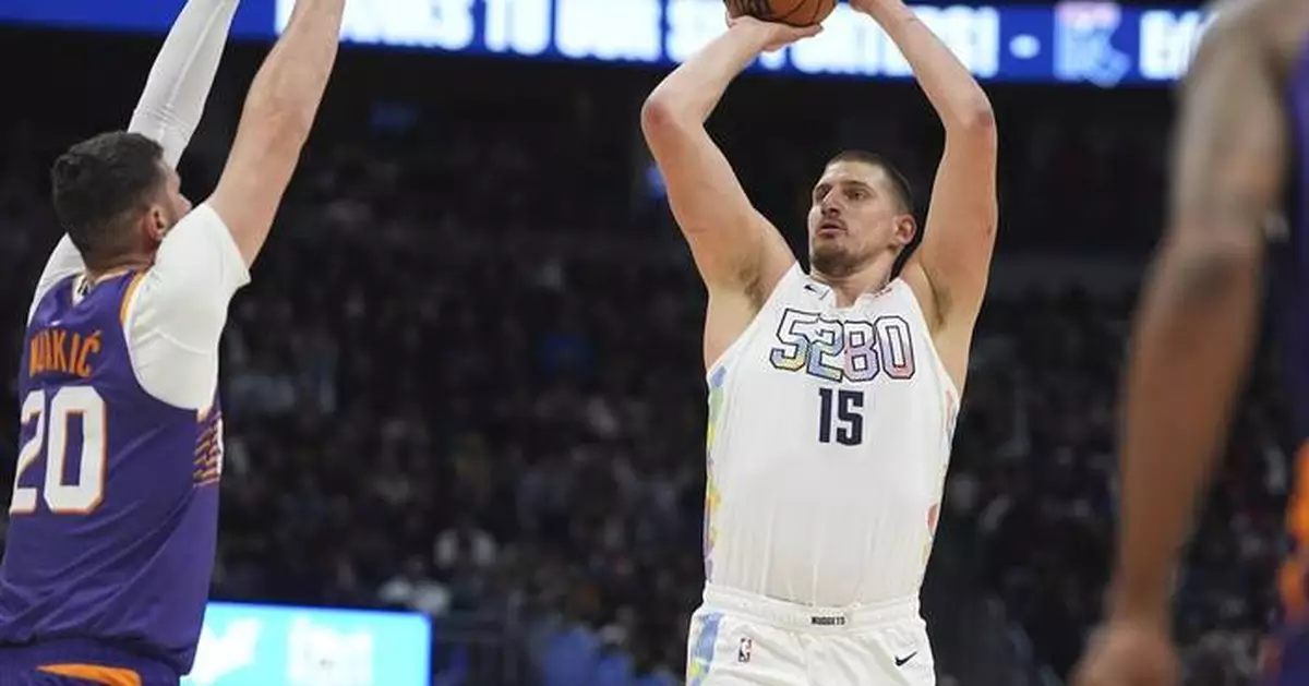 Jokic scores 32 points and the Nuggets rout the Suns 117-90