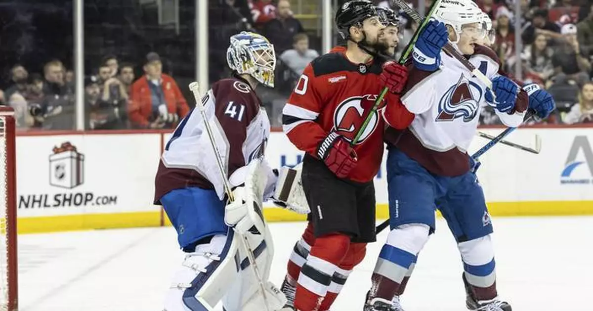 Scott Wedgewood stops 25 shots in the Avalanche's 4-0 win over the Devils