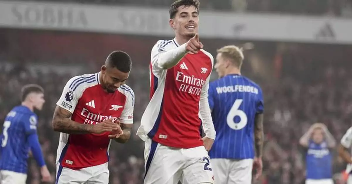 Arsenal moves up to second in the Premier League with a 1-0 win over Ipswich