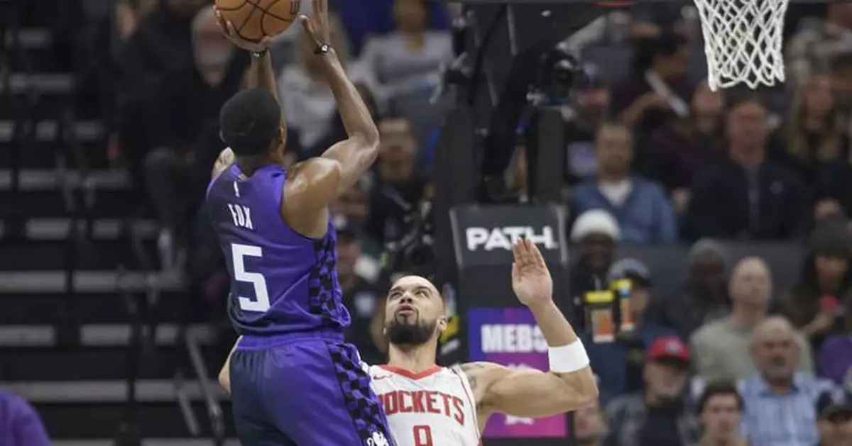 The Kings make 15 straight shots to beat the Rockets 120-111