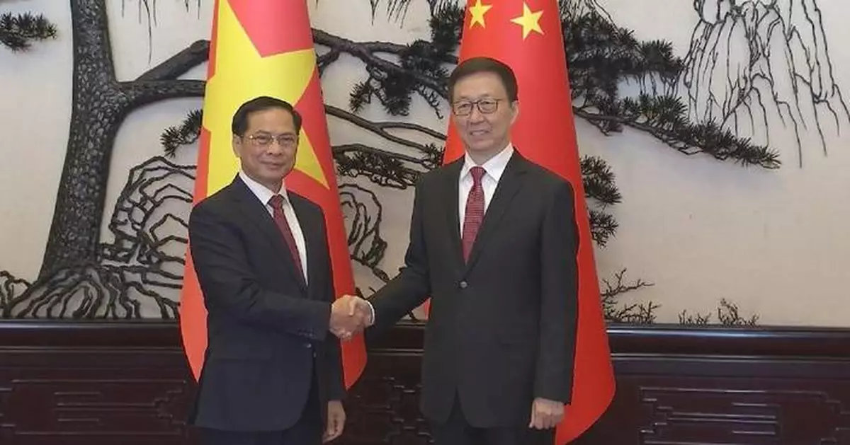 Chinese, Vietnamese officials pledge to promote China-Vietnam community with shared future