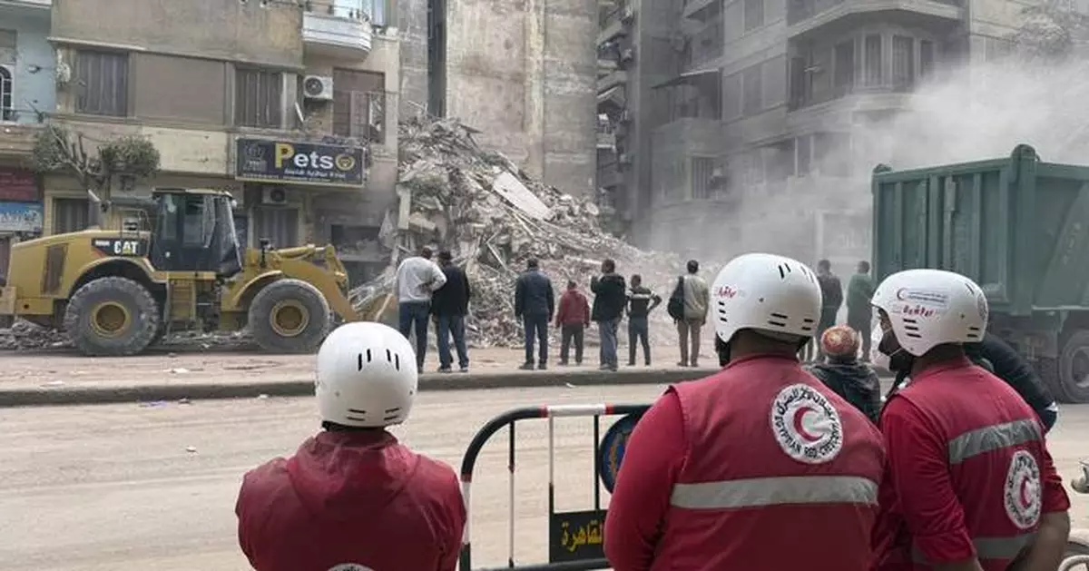 At least 8 killed in building collapse in Cairo