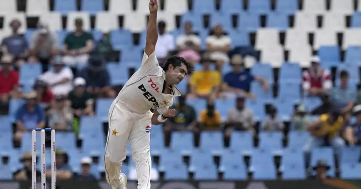 Debutant Bosch impresses with the bat as South Africa edges ahead in 1st test against Pakistan