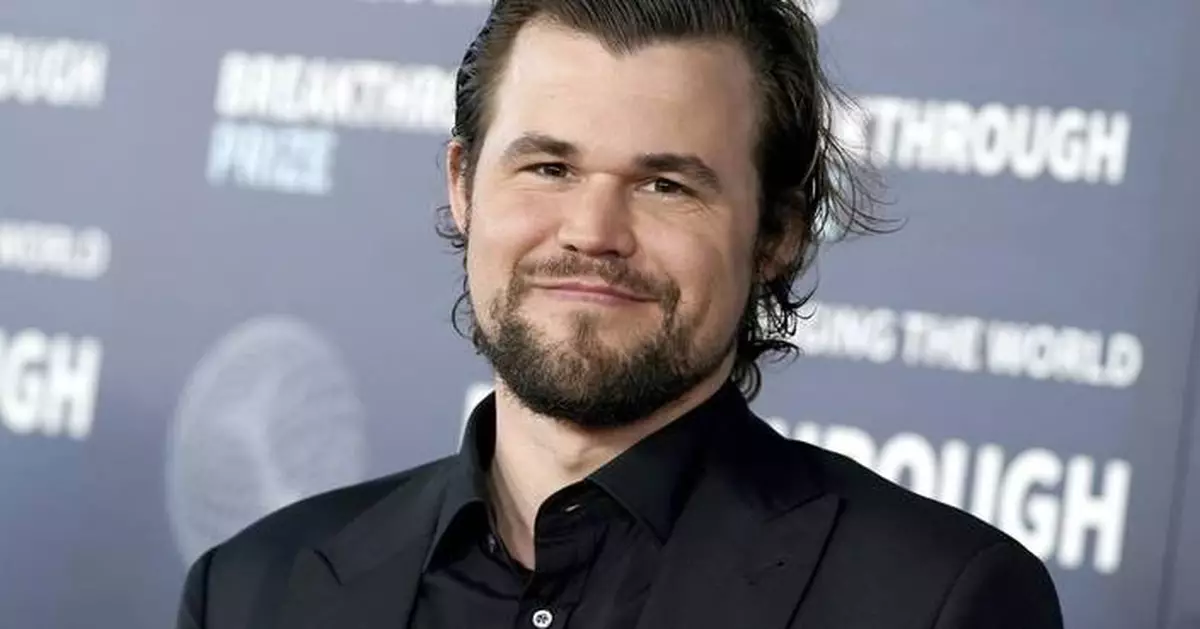 Chess grandmaster Magnus Carlsen returns to a tournament after a dispute over jeans is resolved