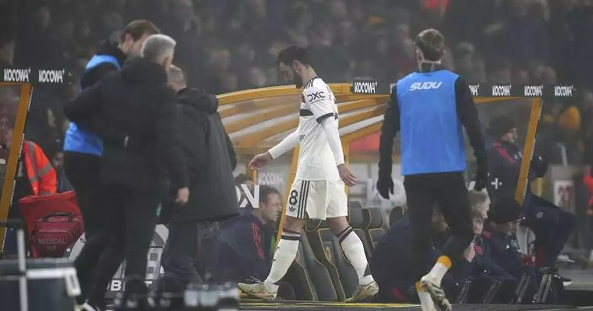 Bruno Fernandes sent off again for Man United in 2-0 loss at Wolves