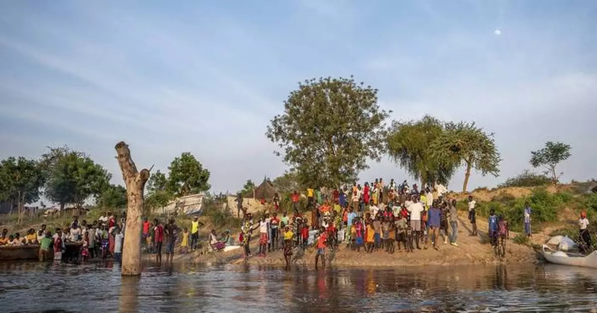 As flooding becomes a yearly disaster in South Sudan, thousands survive on the edge of a canal