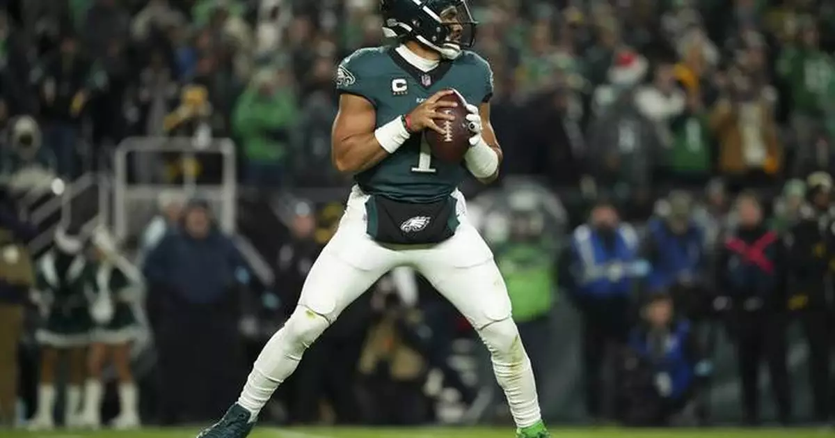 Jalen Hurts fined for wearing mismatched cleats during Eagles' win over Steelers, AP source says