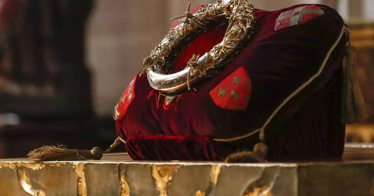 'Crown of Thorns' returns to Notre Dame Cathedral for public veneration