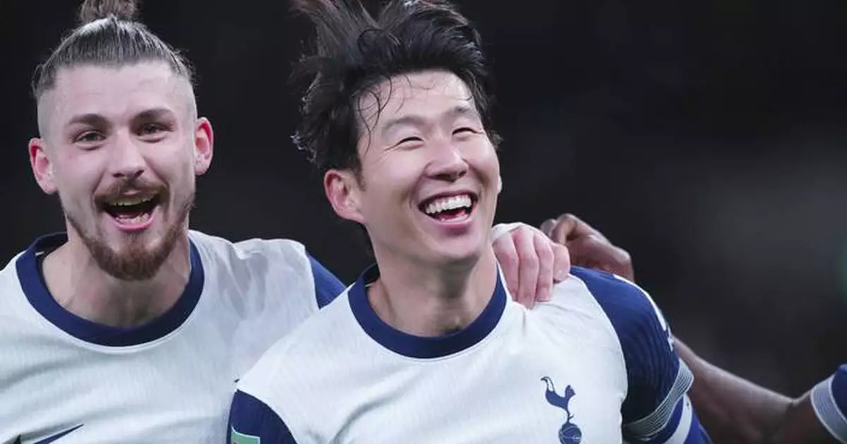 Son scores direct from a corner as Tottenham beats Man United 4-3 in the English League Cup