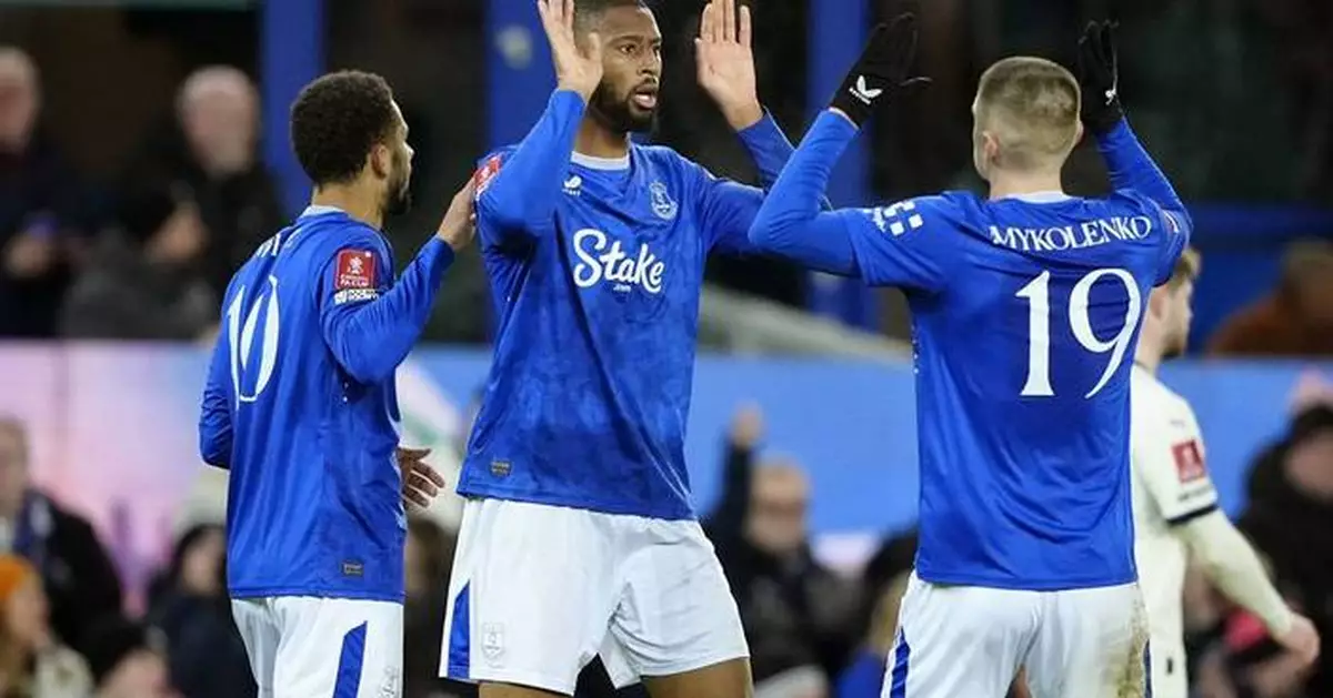 Everton advances in FA Cup after Dyche's firing and Fulham also wins