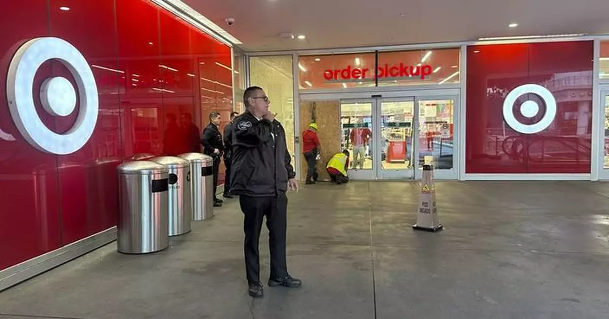 Man arrested in shooting of 2 security guards outside a Los Angeles Target