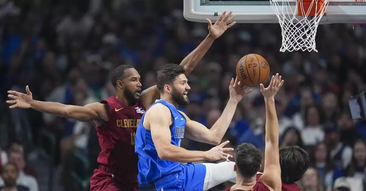 Evan Mobley scores 34 as Cavaliers beat short-handed Mavericks 134-122, run win streak to 9 games