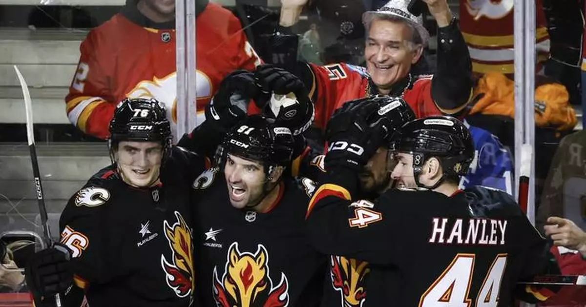 Nazem Kadri scores tiebreaker in the 3rd period as the Flames beat the Canucks 3-1