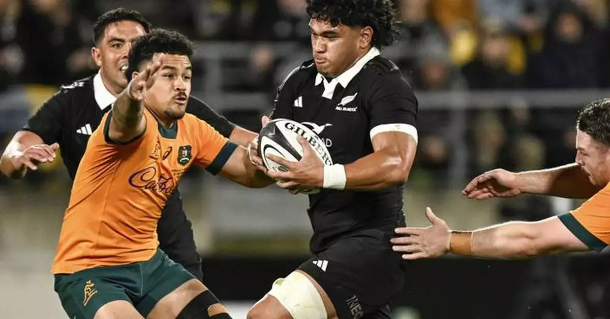 Breakout star Wallace Sititi may miss the Super Rugby season with a knee injury