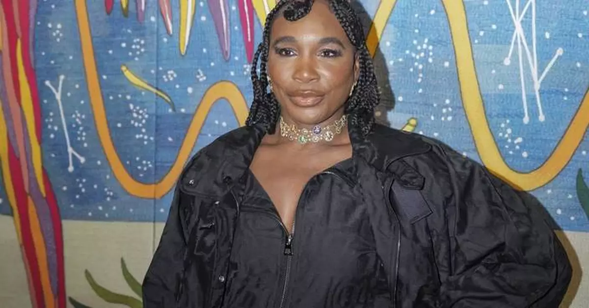 PHOTO COLLECTION: Paris Fashion Week - Celebrities