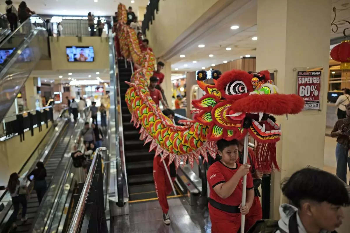 Members of dragon dance club Naga Merah Putih (Red White Dragon), named after Indonesian national colors, parade around a shopping mall during a performance in a Lunar New Year celebration, in Bogor, West Java, Indonesia, Sunday, Jan. 26, 2025. (AP Photo/Dita Alangkara)