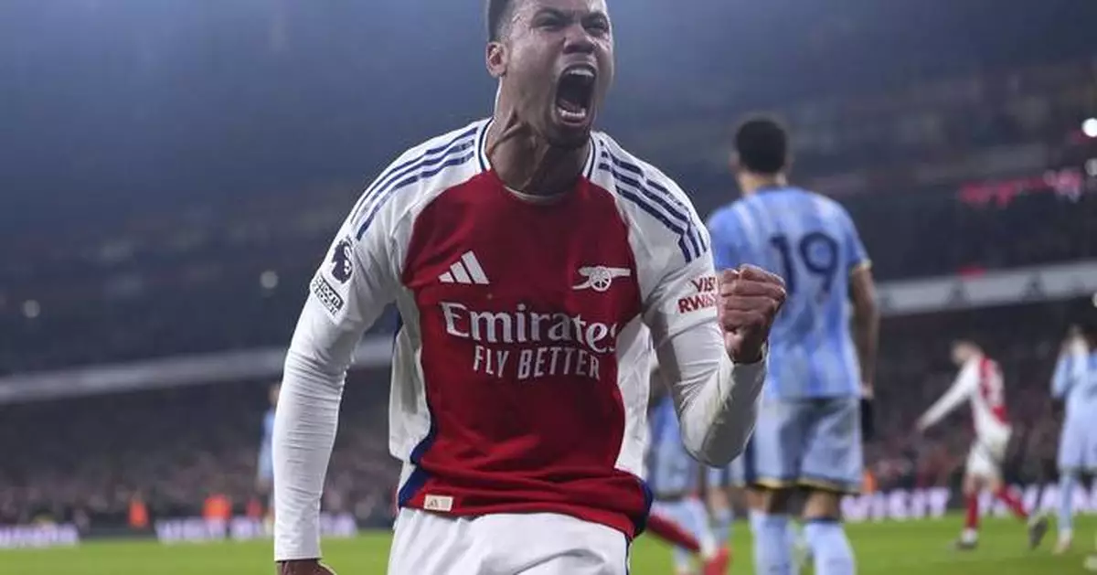 Arsenal closes in on Premier League leader Liverpool after 2-1 win over Tottenham