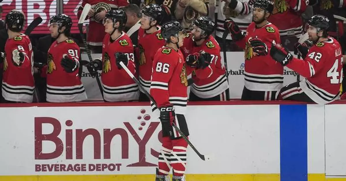 Teuvo Teravainen steps up his play while the Chicago Blackhawks continue to struggle