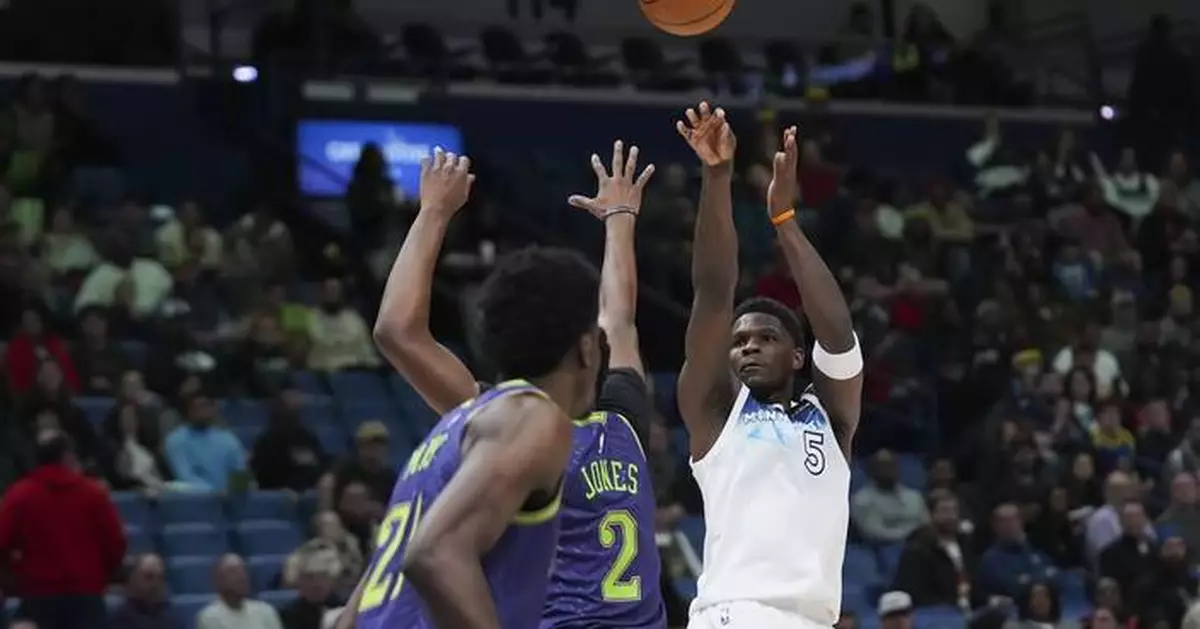 Anthony Edwards scores 32 and the Timberwolves top the Pelicans 104-97 in Zion Williamson's return