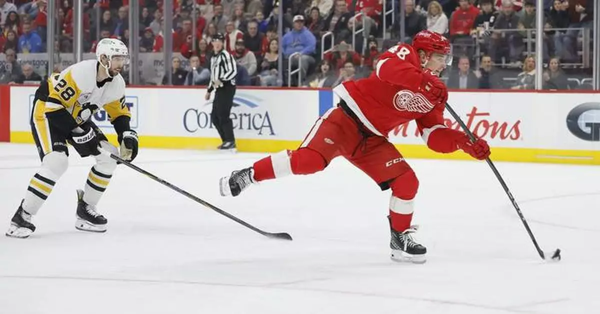 Compher's power-play goal lifts Red Wings past Penguins 4-2