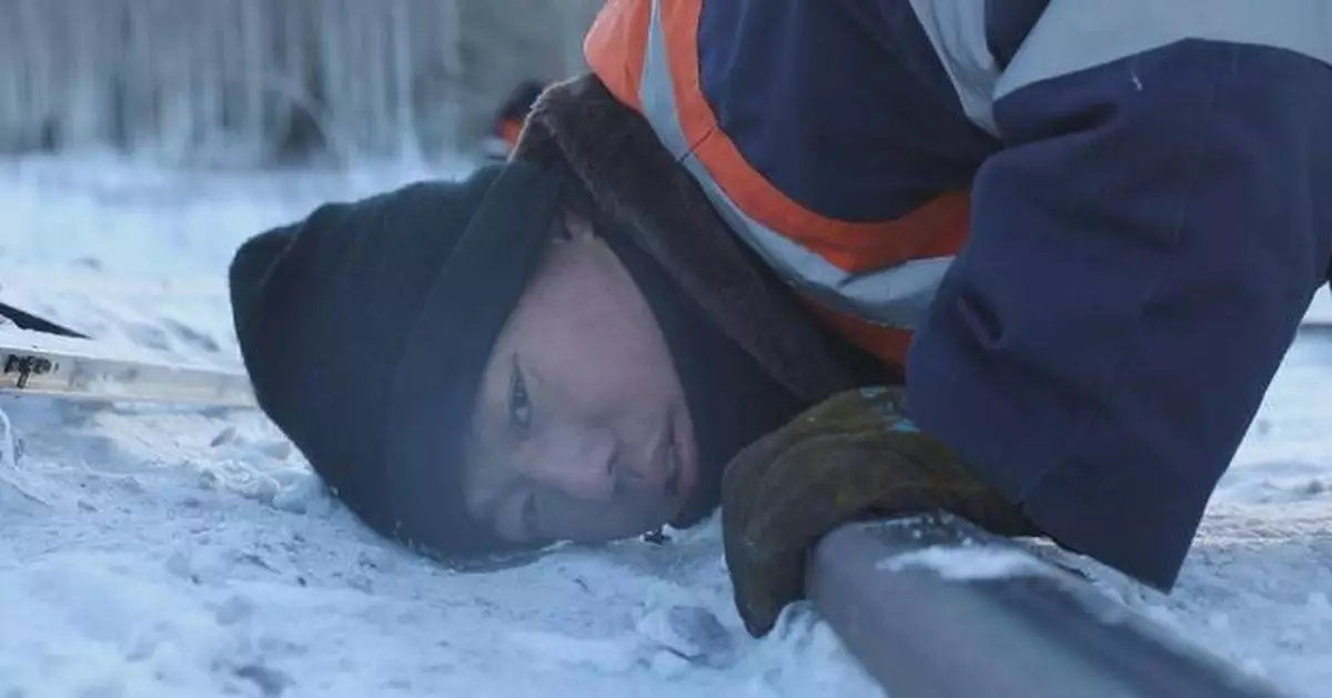 Young workers brave extreme cold to keep railway to China's northernmost city running