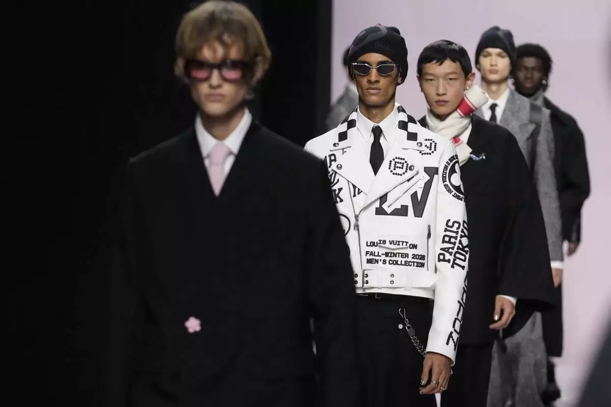 Models wear creations as part of the men's Louis Vuitton Fall-Winter 2025-2026 collection, that was presented in Paris, Tuesday, Jan. 21, 2025. (AP Photo/Michel Euler)