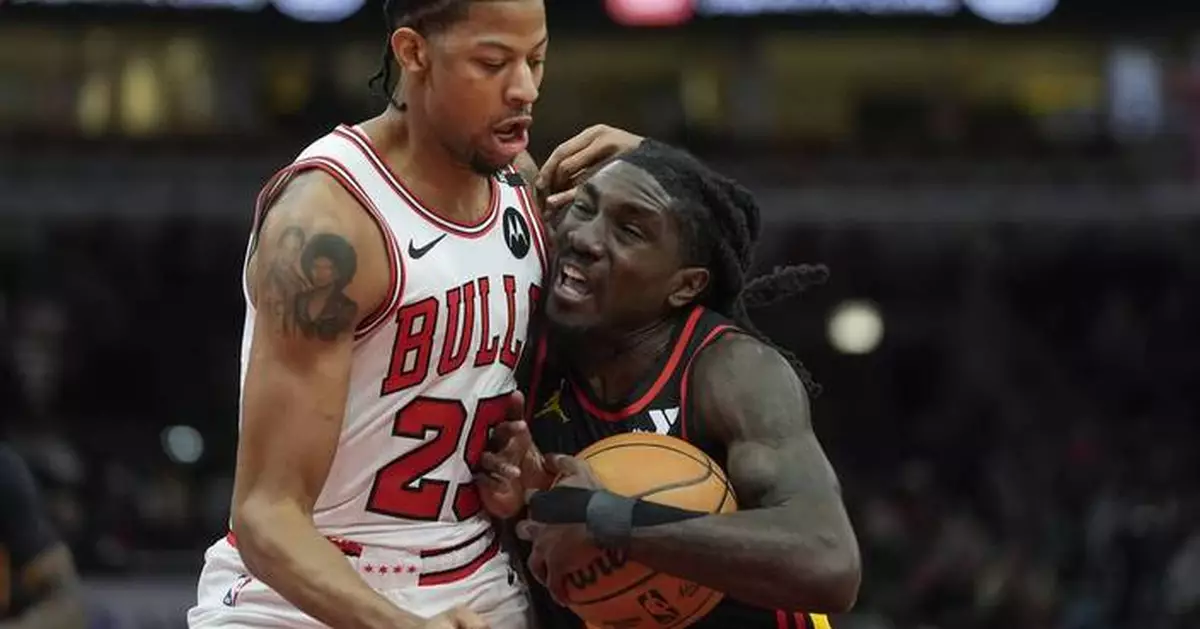 Keaton Wallace scores career-high 27 points to help the  Hawks beat the Bulls, 110-94